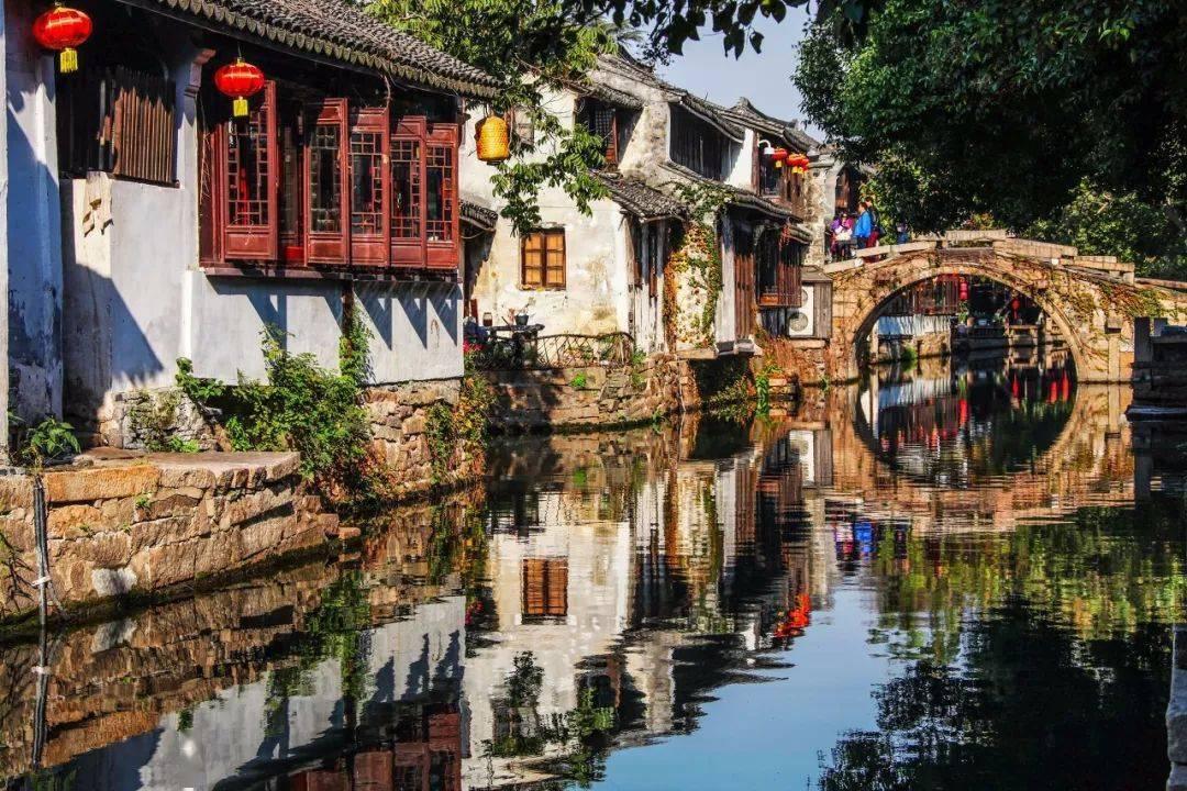 笑脸球的冒险之旅